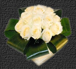 Vase mit weissen Rosen